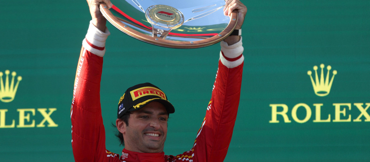 Sainz celebra su victoria en el Gran Premio de Australia