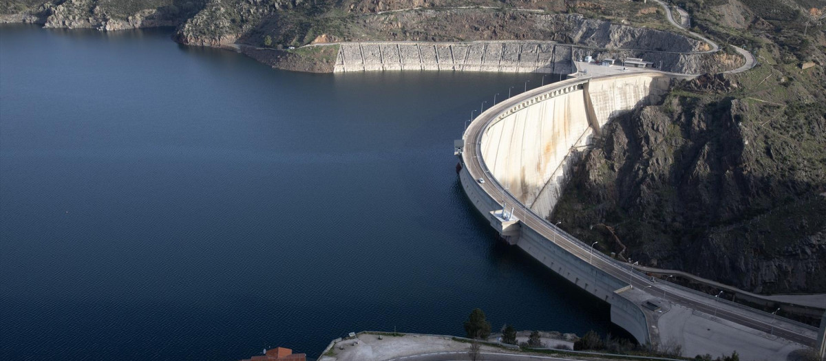 Presa del embalse del Atazar, en la Comunidad de Madrid
