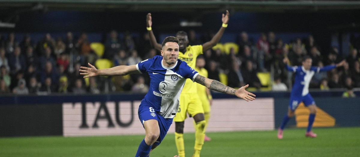 Saúl celebra su tanto en los instantes finales