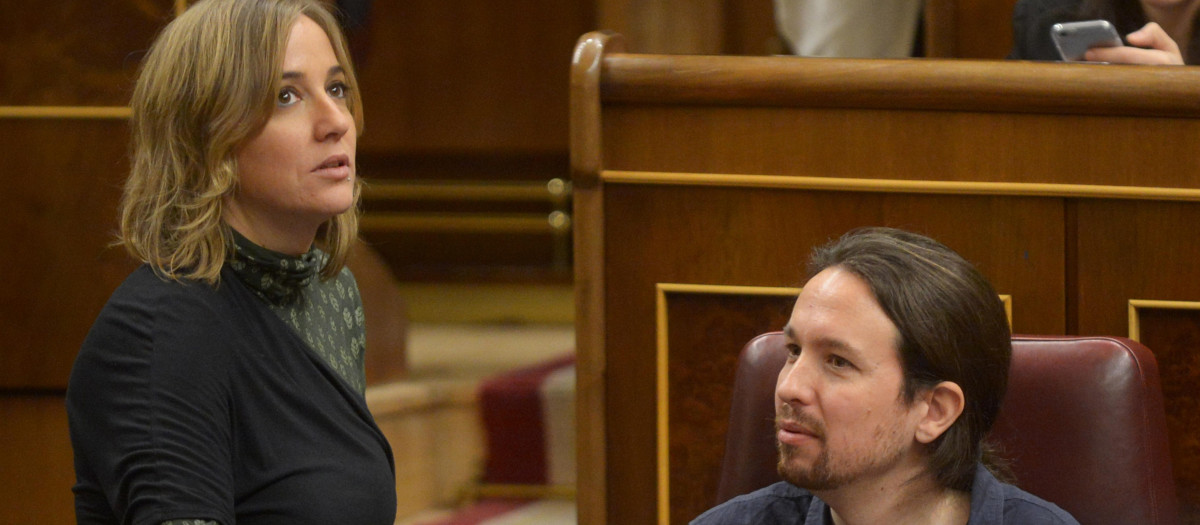 Los políticos Tania Sánchez y Pablo Iglesias durante la sesión constitutiva del Congreso de los Diputados de la 11 / XI Legislatura
en la foto : mirandole
13/01/2016
Madrid