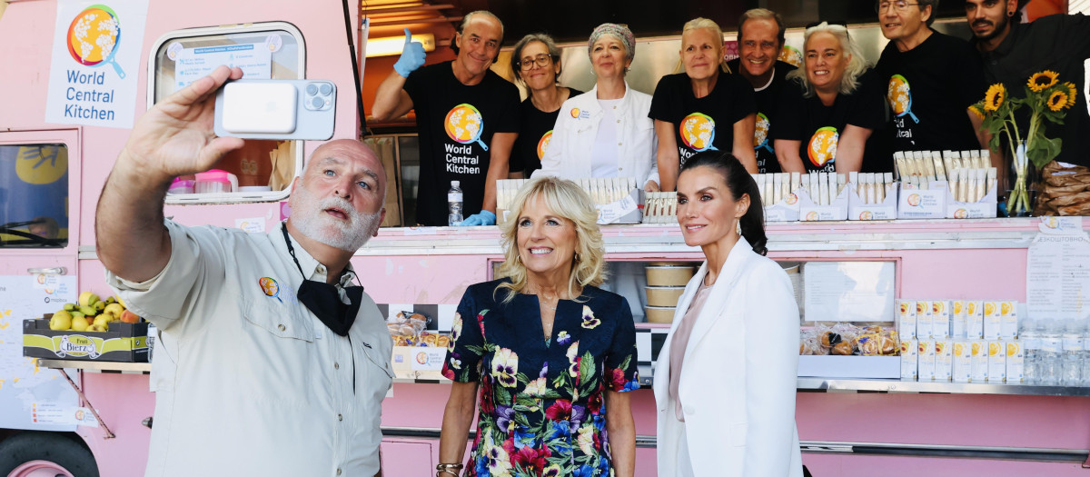 El cocinero José Andrés, con la Reina Letizia y Jill Biden