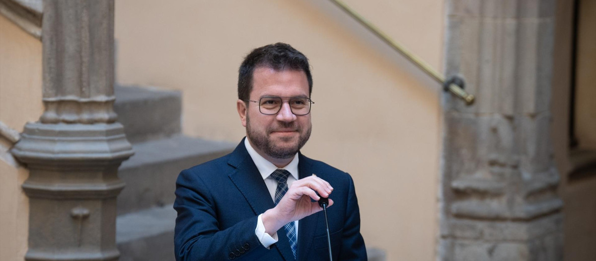 El presidente de la Generalitat de Cataluña, Pere Aragonès, durante una rueda de prensa tras el Consell Executiu semanal del Govern, a 2 de abril de 2024, en Barcelona, Catalunya (España). Aragonès ha propuesto el artículo 92 de la Constitución española como ‘vía óptima’ para un referéndum de independencia en Cataluña sin necesidad de quórum.
02 ABRIL 2024;ARAGONÈS;REFERENDUM;CATALUÑA;INDEPENDENCIA;
David Zorrakino / Europa Press
02/4/2024