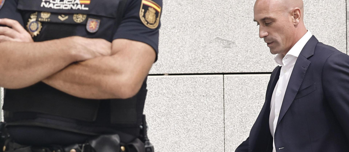 Foto de archivo (15/09/2023) del expresidente de la Real Federación Española de Fútbol (RFEF) Luis Rubiales, tras declarar como investigado por presunta agresión sexual