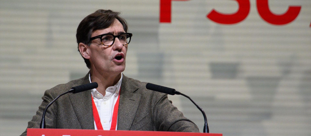 El primer secretario del PSC, Salvador Illa, interviene durante en el XV Congreso del partido