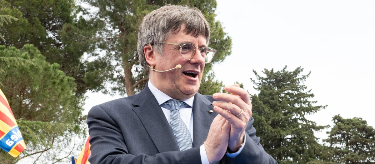 El expresidente de la Generalitat y candidato de Junts a las elecciones catalanas, Carles Puigdemont