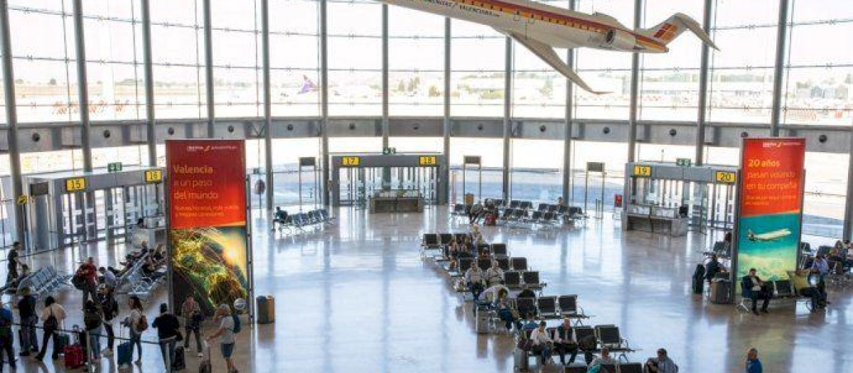Imagen de una de las salas del aeropuerto de Manises, en Valencia