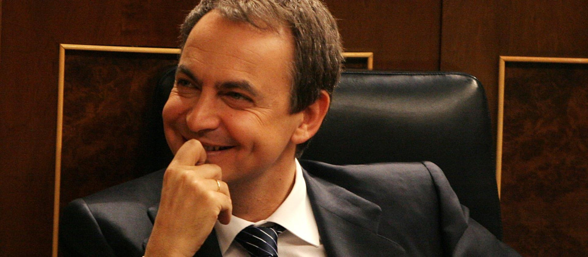 El expresidente del Gobierno José Luis Rodríguez Zapatero en 2006 durante el debate en el Congreso de la Ley de Memoria Histórica

José Oliva / Europa Press
(Foto de ARCHIVO)
14/12/2006