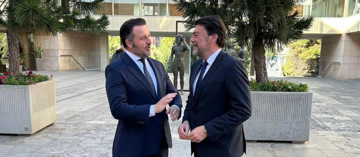 Pablo Ruz y Luis Barcala durante su encuentro en Elche