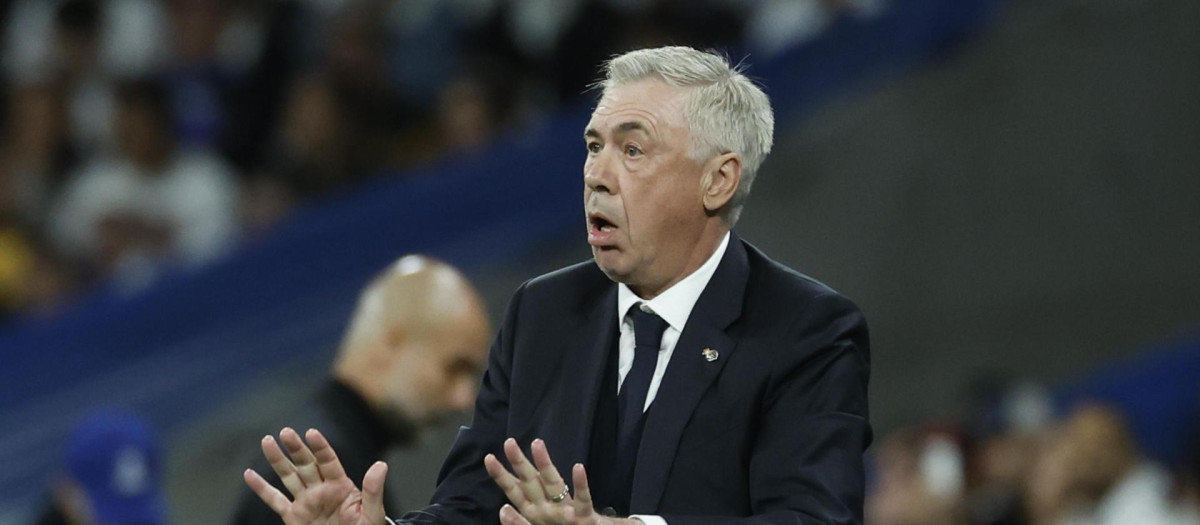 Carlo Ancelotti da órdenes en el Real Madrid vs Manchester City