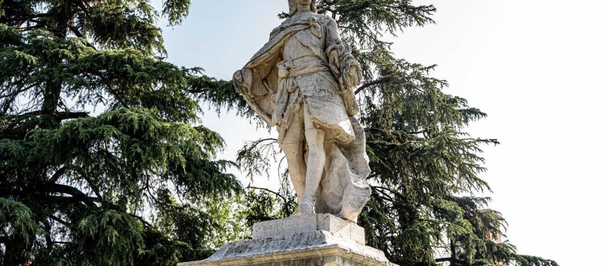 Estatua de Fernando VI