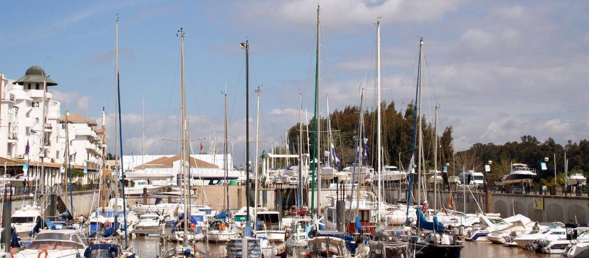 El puerto deportivo de Gelves, lugar del accidente
La sociedad limitada Puerto Gelves, perteneciente al Ayuntamiento de Gelves (Sevilla) y gestora del recinto portuario de dicho municipio aljarafeño, ha salido del concurso de acreedores en el que entró en noviembre de 2015 tras el pre concurso iniciado a primeros de mayo del mismo año, según informa el Consistorio, gobernado por Isabel Herrera (PSOE).
POLITICA ESPAÑA EUROPA ANDALUCÍA SOCIEDAD
CEDIDA.