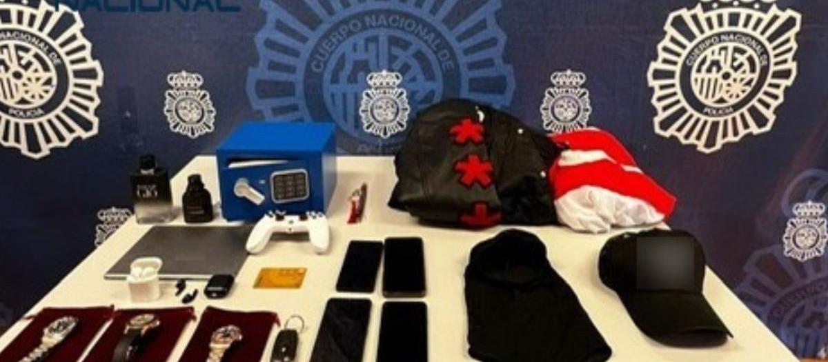 Objetos incautados durante la operación policial