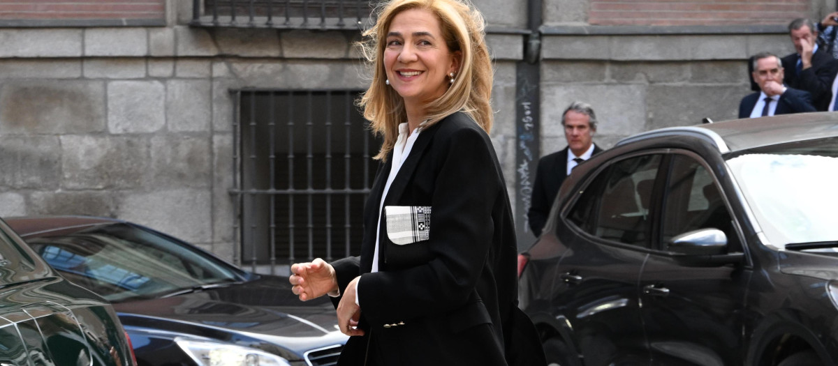 La Infanta Cristina a su llegada a la misa funeral de Fernando Gómez-Acebo y de Borbón, en la Catedral Castrense, a 08 de abril de 2024, en Madrid (España).
FAMOSOS;FUNERAL;REALEZA;MUERTE
José Oliva / Europa Press
08/4/2024
