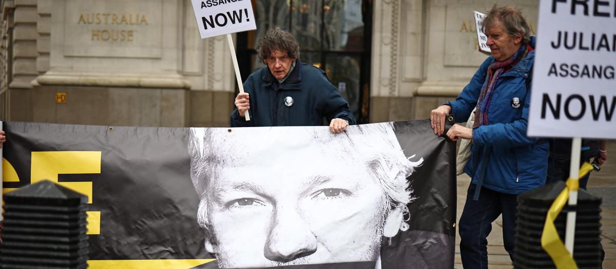 Simpatizantes de Julian Assange protestan en Londres exigiendo su liberación