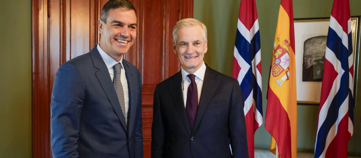 Pedro Sánchez y el primer ministro de Noruega, este viernes en Oslo
