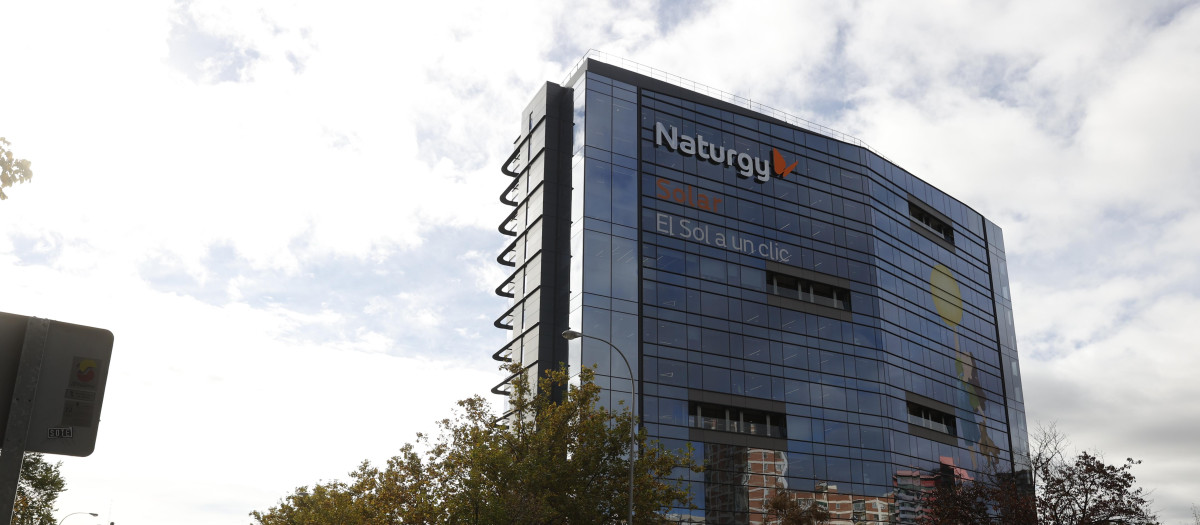 Vista de la sede de la multinacional energética española Naturgy en Madrid en una foto de archivo