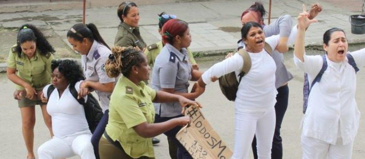 Momento de la detención de integrantes de las Damas de Blanco en Cuba (Archivo)
