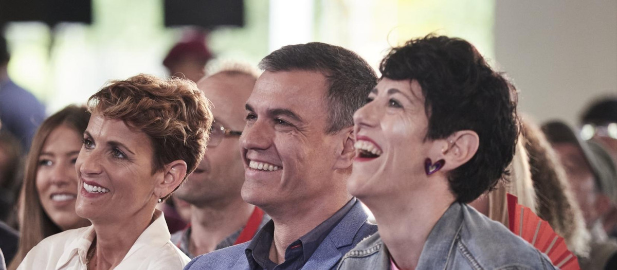 presidente del Gobierno, Pedro Sánchez, y la candidata a la alcaldía de Pamplona, Elma Saiz
