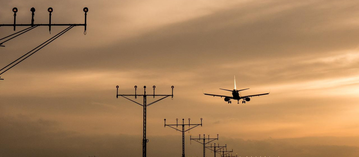 Avion atardecer