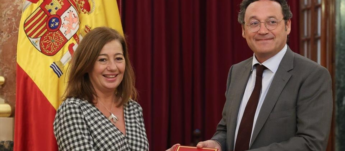 La presidenta del Congreso, Francina Armengol, y el fiscal general del Estado, Álvaro García Ortiz