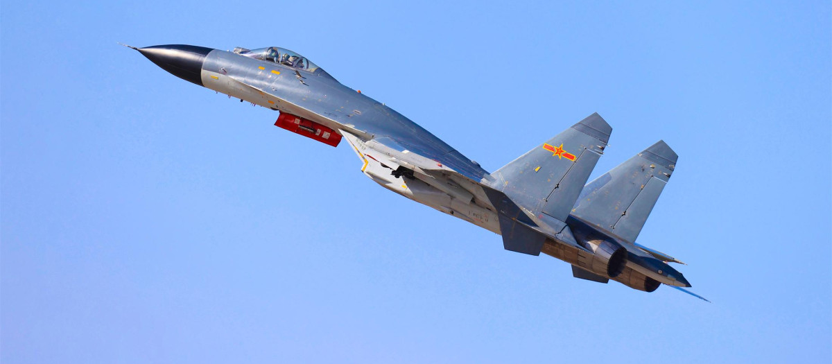 Un caza chino despegando (archivo)
