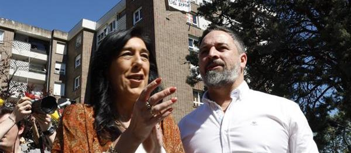 Abascal y Amaia Martínez en un acto electoral en Guecho, Vizcaya