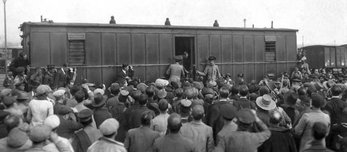 Apertura del vagón, en la estación de Córdoba, donde se produjo el crimen