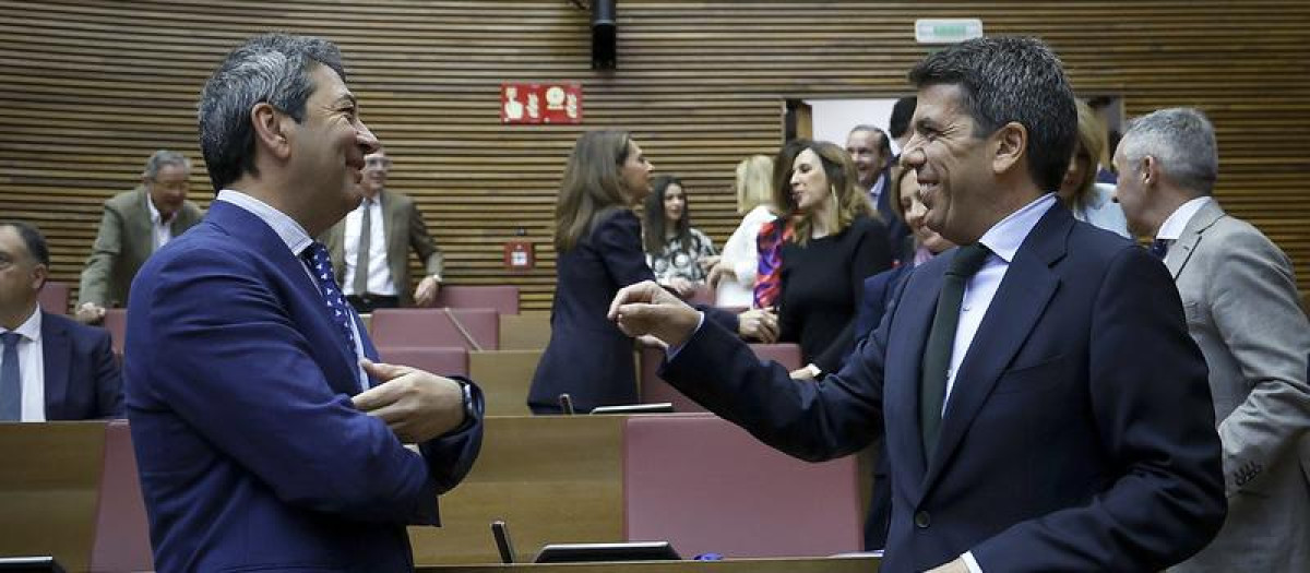 Vicente Barrera y Carlos Mazón, este jueves, en las Cortes Valencianas