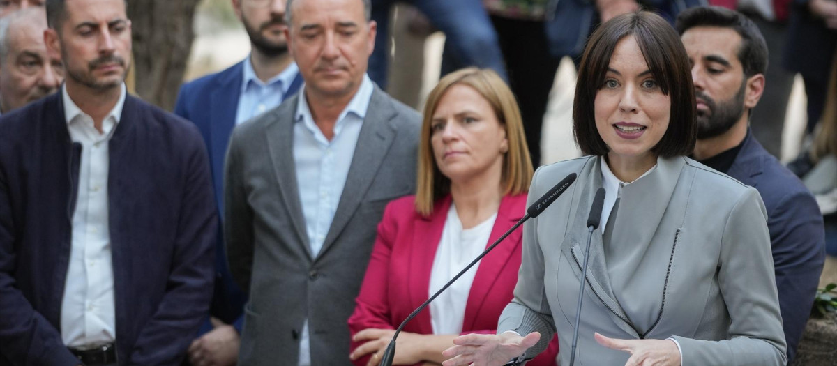 Diana Morant, junto con varios cargos del PSPV, el pasado 16 de abril, en Paterna (Valencia)