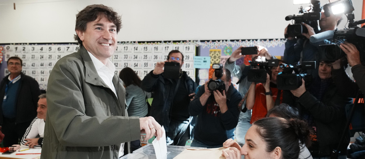 El secretario general del PSE-EE y candidato del partido a lehendakari, Eneko Andueza