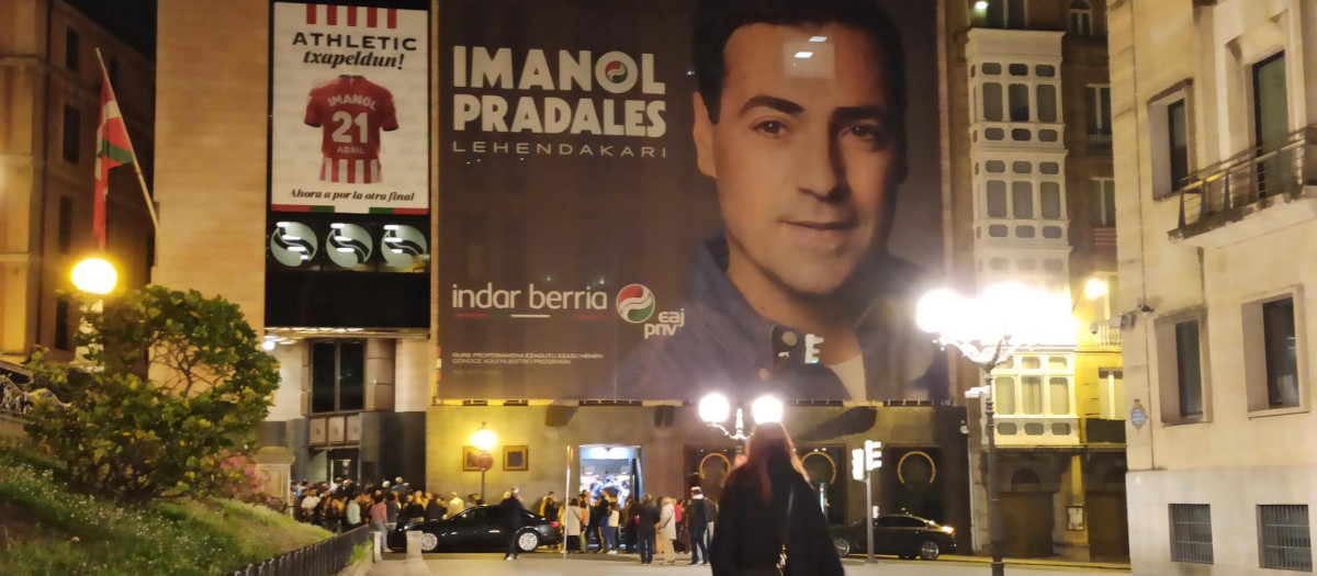 Sabin Etxea, sede del PNV, anoche en Bilbao