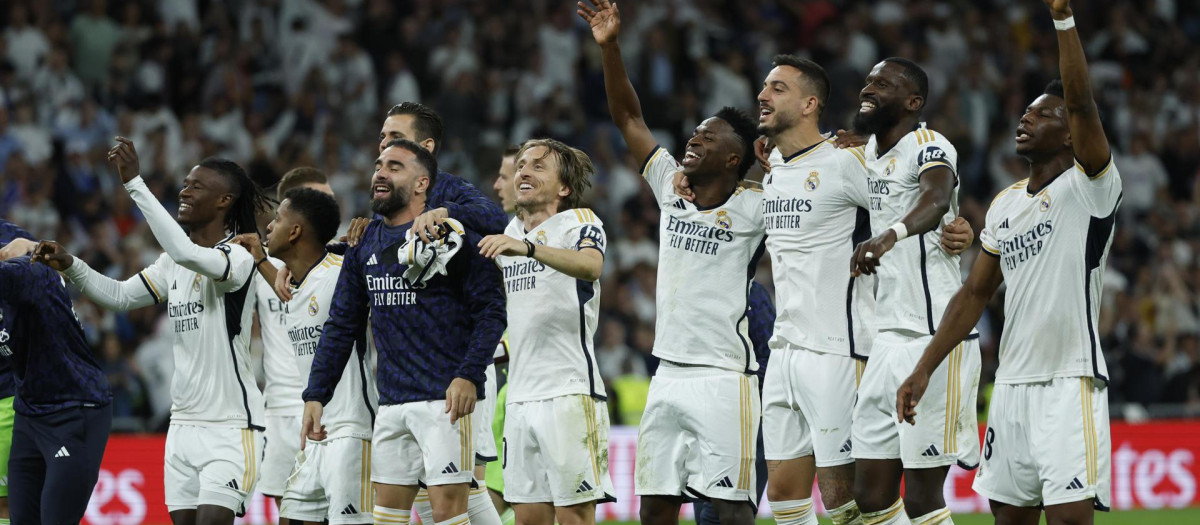 Los jugadores del Real Madrid celebran la victoria ante el Barcelona