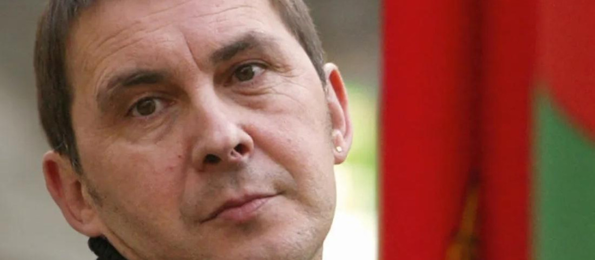 Cubierta del libro 'Otegi. La última bala de ETA'