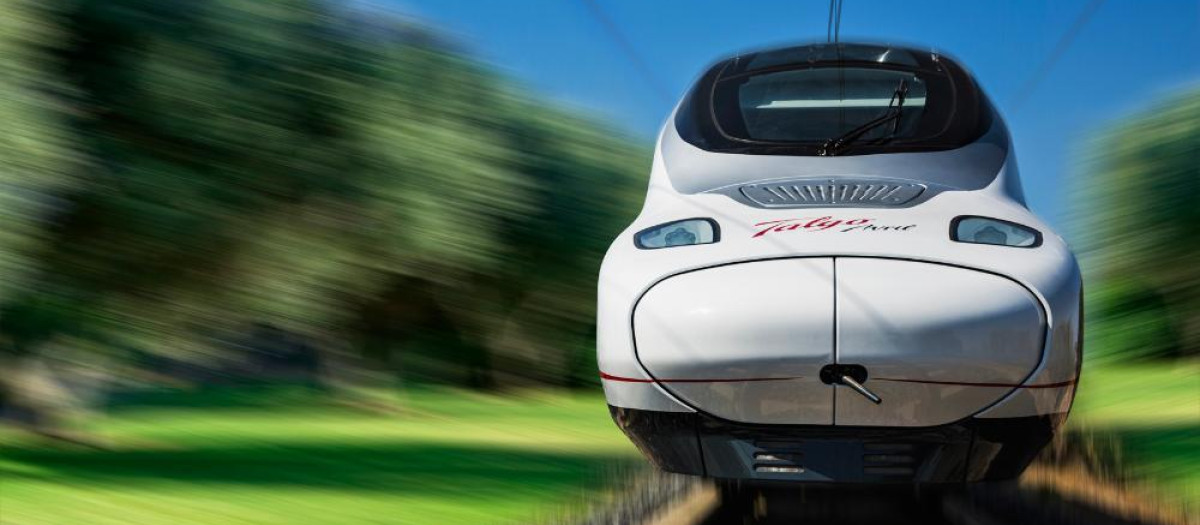 El Avril, uno de los trenes de alta velocidad de Talgo.