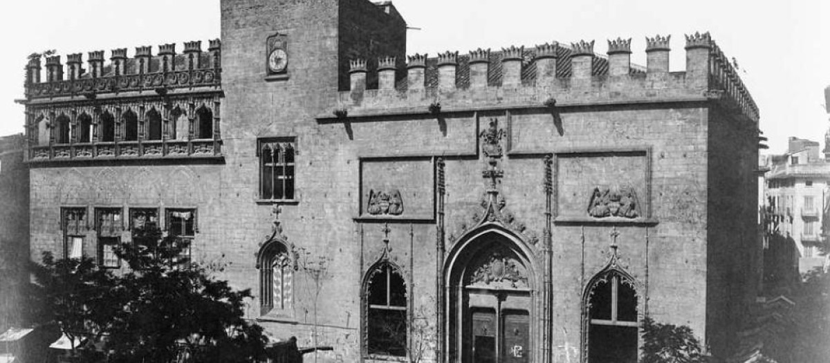 Fachada de la Lonja de la Seda de Valencia en el siglo XV