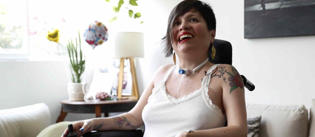Fotografía de archivo fechada el 10 de diciembre de 2019 de Ana Estrada durante una entrevista con EFE, en Lima (Perú)