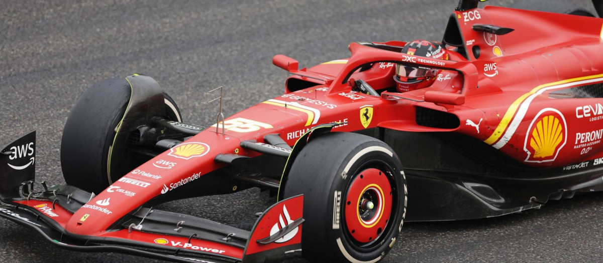 Carlos Sainz conduciendo su Ferrari en el pasado GP de China