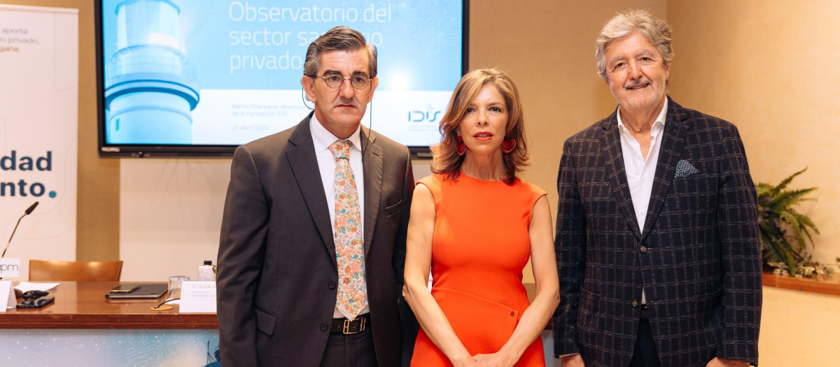 Juan Abarca, presidente de la Fundación IDIS; Marta Villanueva, directora general de la Fundación IDIS y Ángel de Benito, secretario general de la Fundación IDIS.