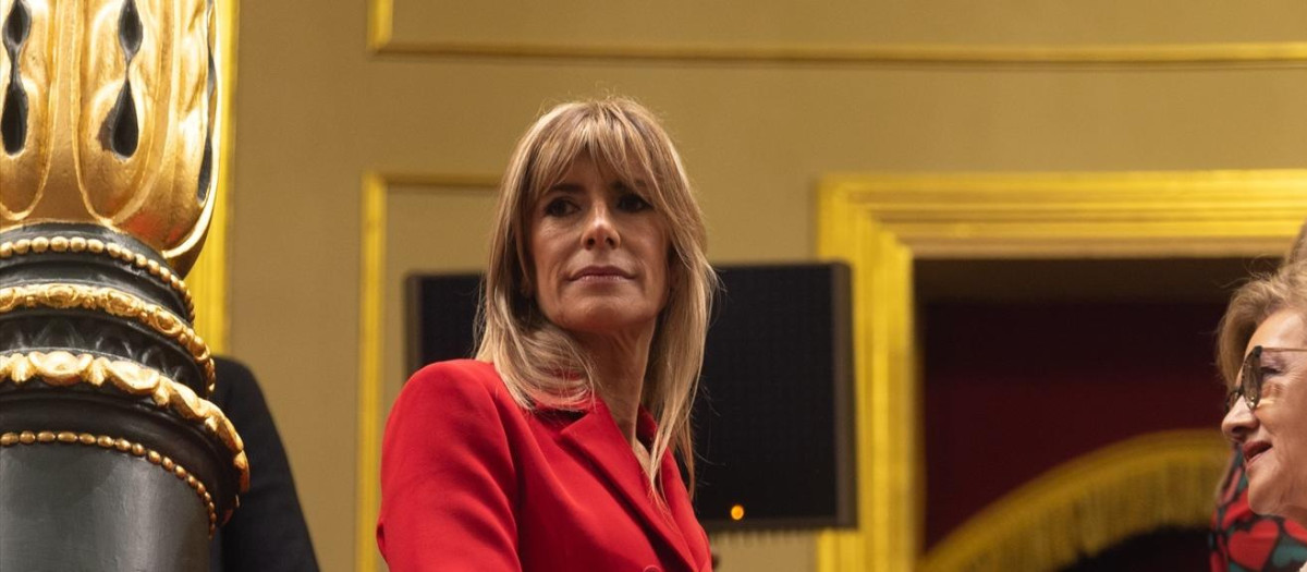 La mujer de Pedro Sánchez, Begoña Gómez, en el Congreso