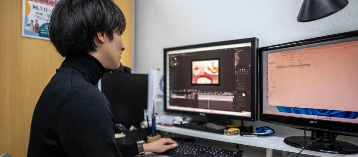 Un instructor trabaja en el estudio de animación Shake Hands