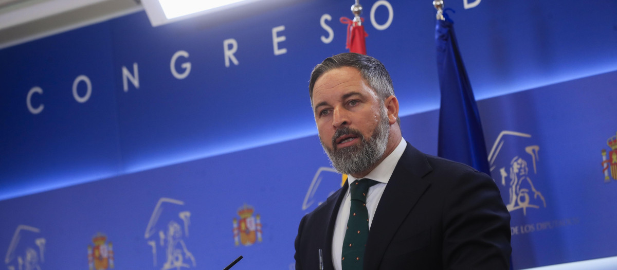 Santiago Abascal comparece tras el anuncio de Sánchez de que continúa como presidente, en directo