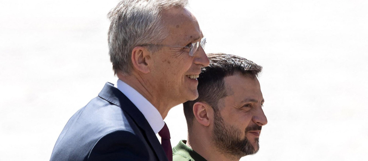 El secretario general de la OTAN junto con el presidente ucraniano en Kiev