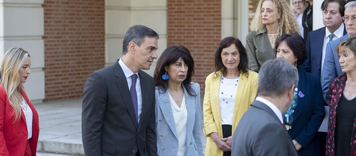 El presidente del Gobierno, Pedro Sánchez, y la ministra de Igualdad, Ana Redondo,