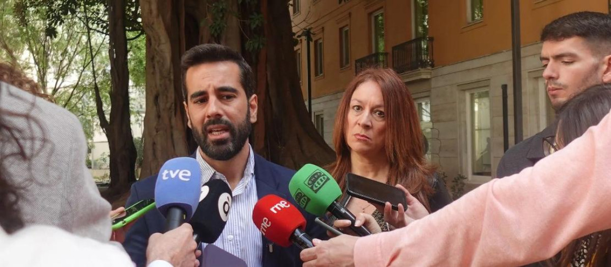 El síndico del PSPV en las Cortes Valencianas, José Muñoz, en declaraciones ante los medios