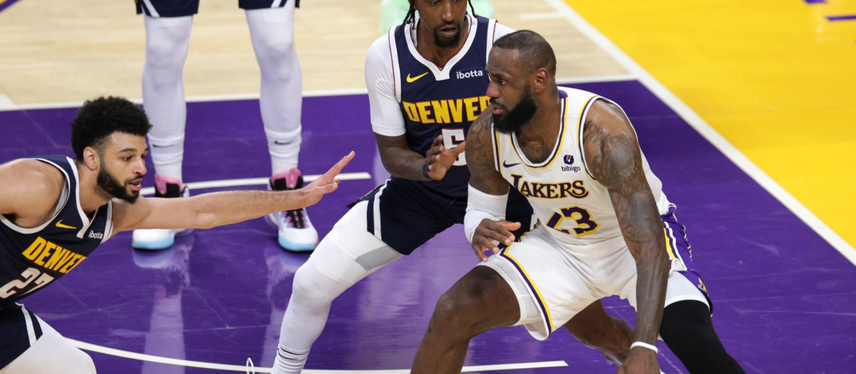 LeBron en una secuencia de la eliminatoria ante los Nuggets