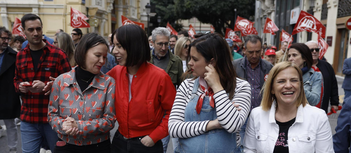 Leire Pajín, Diana Morant, Sandra Gómez y Pilar Bernabé, este miércoles, en la manifestación del 1 de mayo, en Valencia