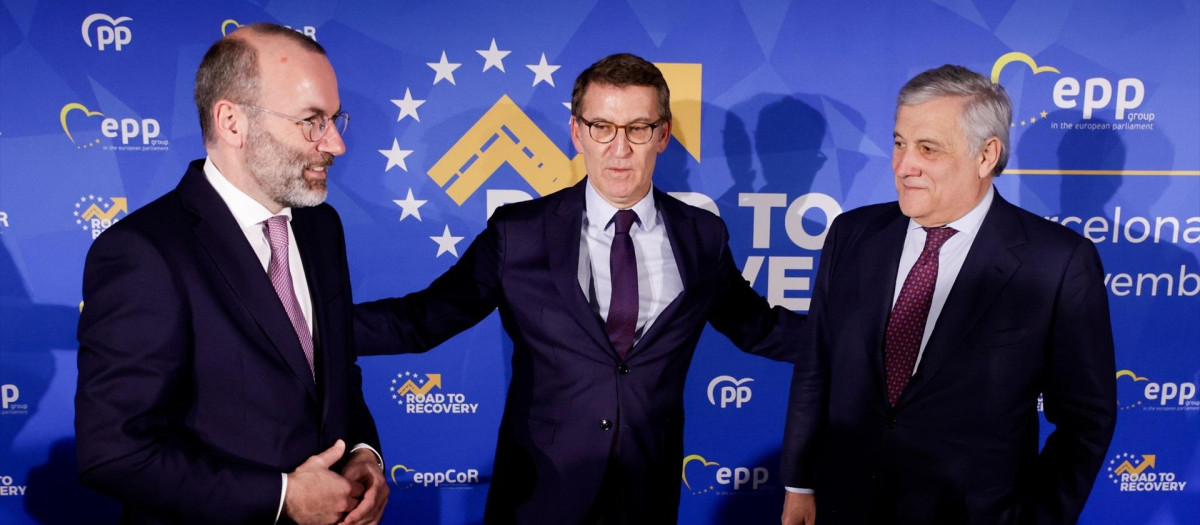 El líder del PPE en la Eurocámara, Manfred Weber; el presidente del PP, Alberto Núñez Feijóo, y el ministro de Asuntos Exteriores de Italia, Antonio Tajani