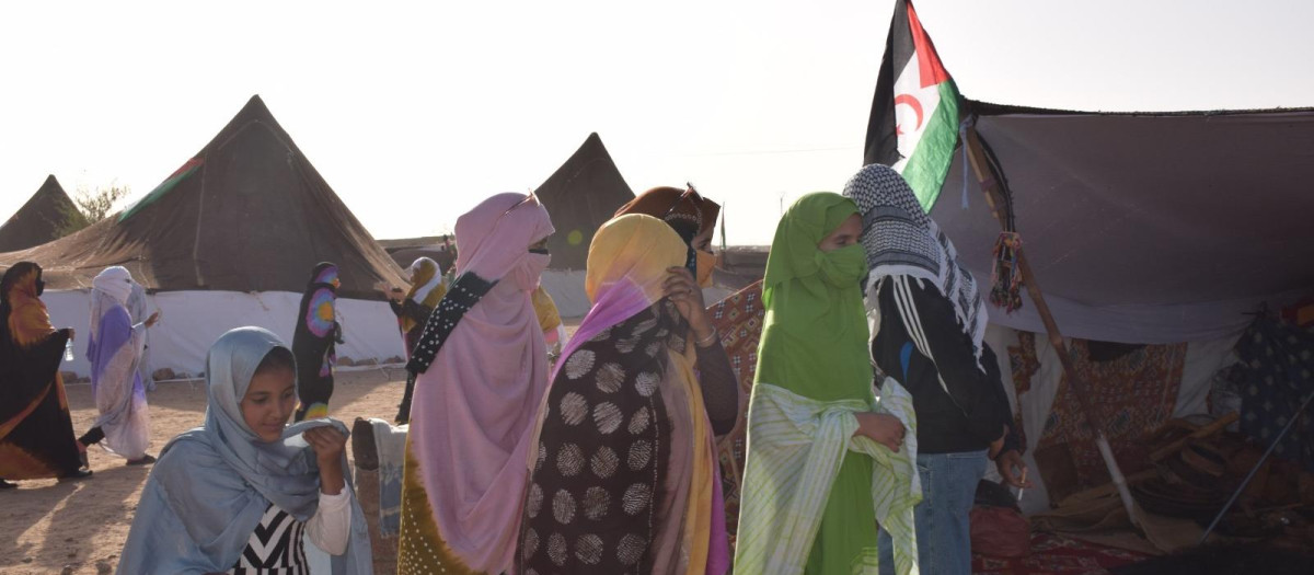 Mujeres saharauis en el campamento de refugiados de Ausserd