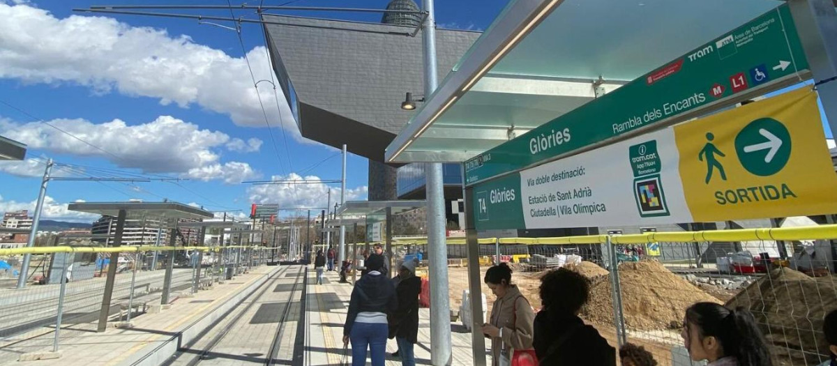 La nueva parada del tranvía en Glòries.