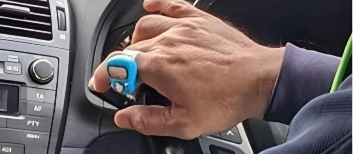 El curioso anillo de un conductor de Uber